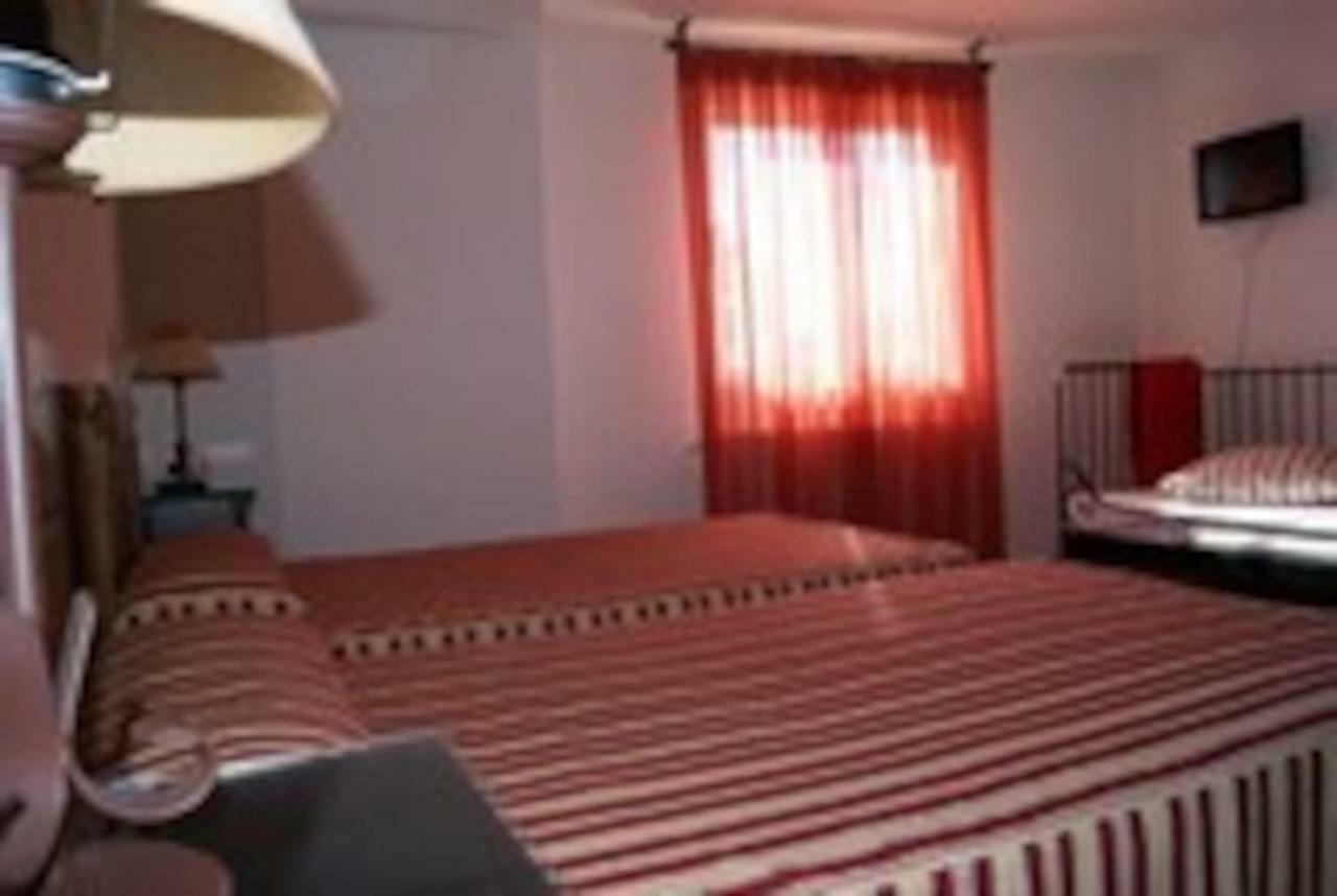 Casa Rural El Sauce. A 2,5 Km De Cuenca Capital Nohales Extérieur photo